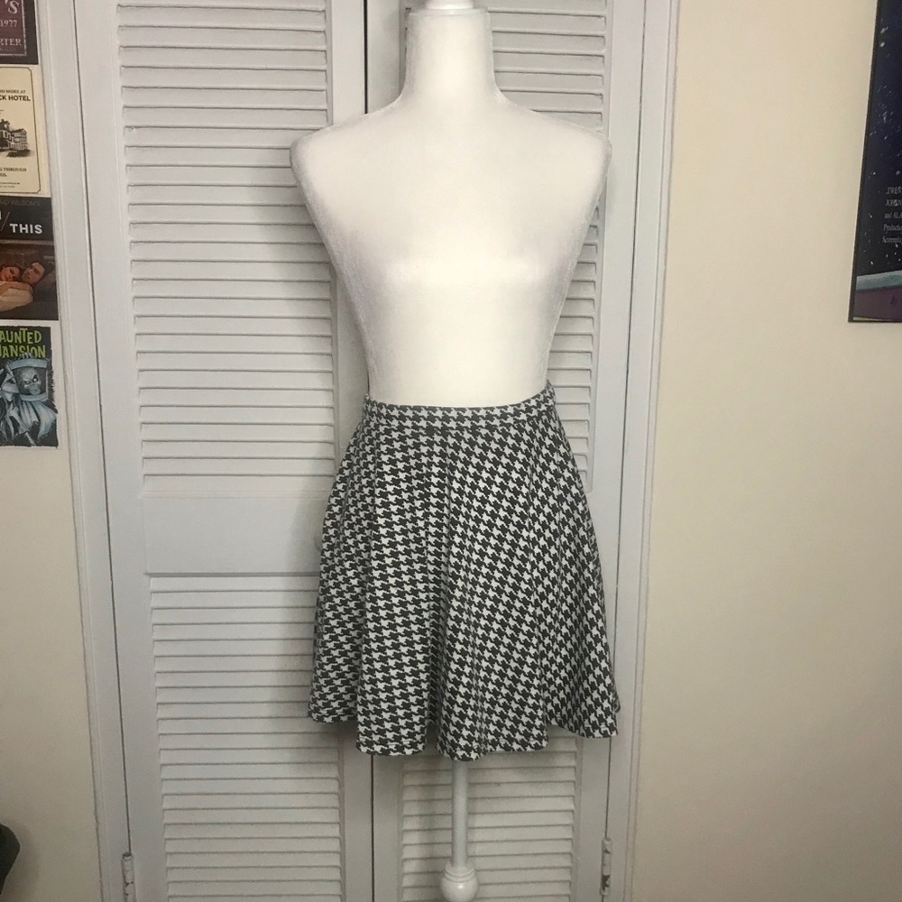 Black & White Flared Mini Skater Skirt - Medium